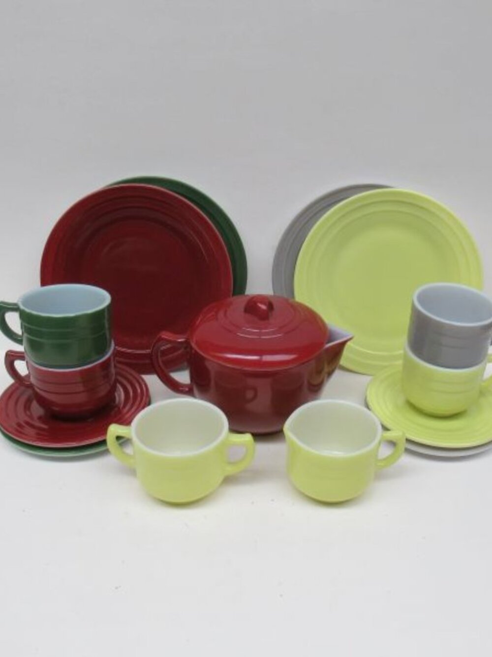 Hazel Atlas MODERNTONE Little Hostess 16-Pc Childs Dish Set, Burgundy Teapot